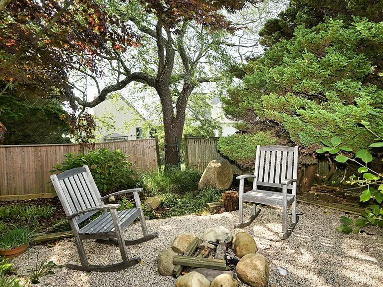 16 Bryan Rd — Photo 35
