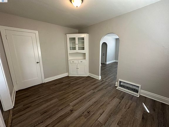 5th image of 444 E 12th St