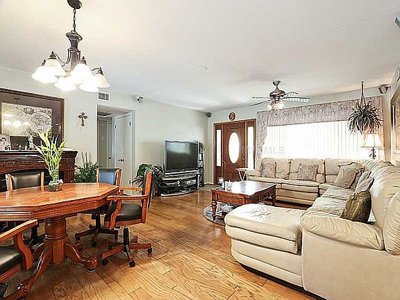 4th image of 2217 Lanai Ave