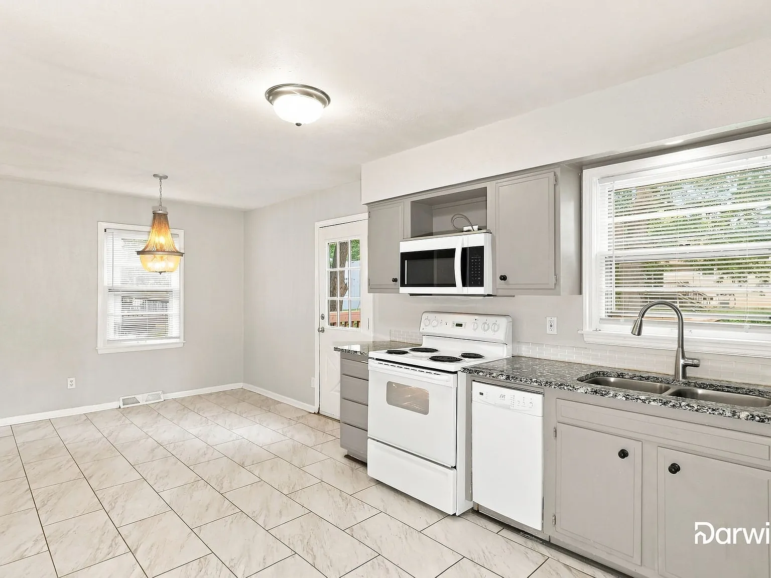 4 bed, 2.0 bath, 1500 sqft, $2,140 — Photo 2