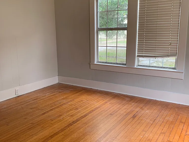 502 W Northern Ave — Photo 2