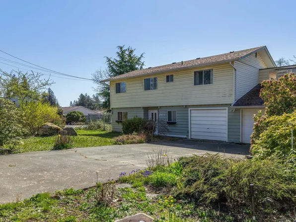 2071 Gull Ave, Comox, BC V9M 1L5