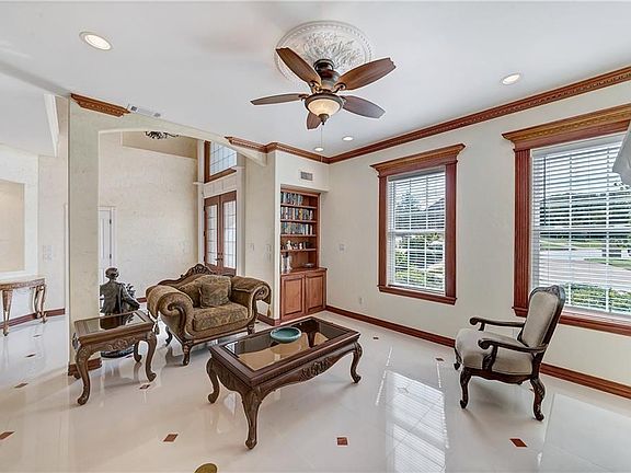 5th image of 2811 Katherine Ct