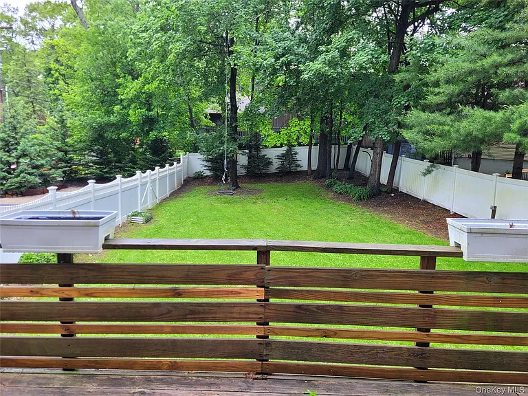 Apricot Rd — Photo 26