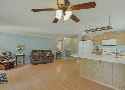 5th image of 11804 10th Ave E