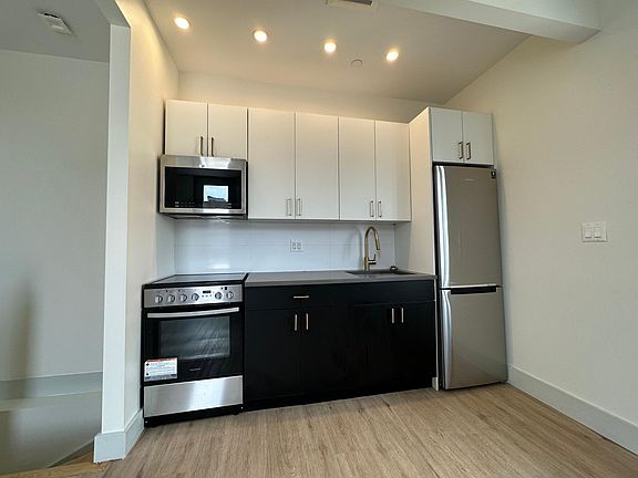 5th image of 22 E 212th St Penthouse 1
