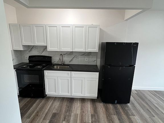 2nd image of 967 E 167th St #3B