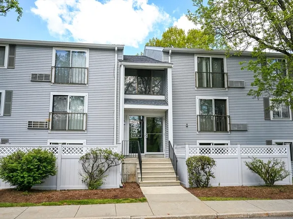 5 Village Rock Ln APT 15, Natick, MA 01760