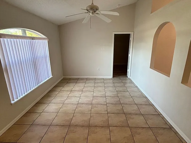 205 Churchill Ct — Photo 3