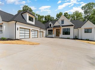 7302 Pemberley Ct, Oak Ridge, NC 27310