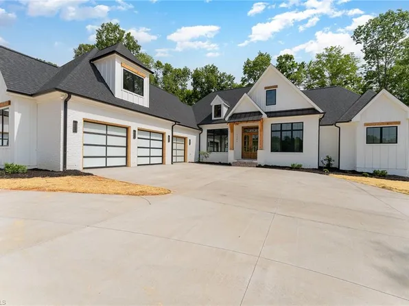 7302 Pemberley Ct, Oak Ridge, NC 27310