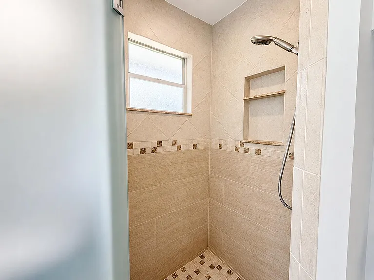 341 Suwanee Ave — Photo 36