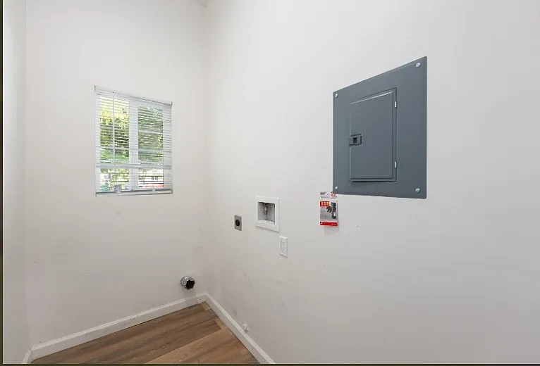282 E Orange Ave — Photo 4