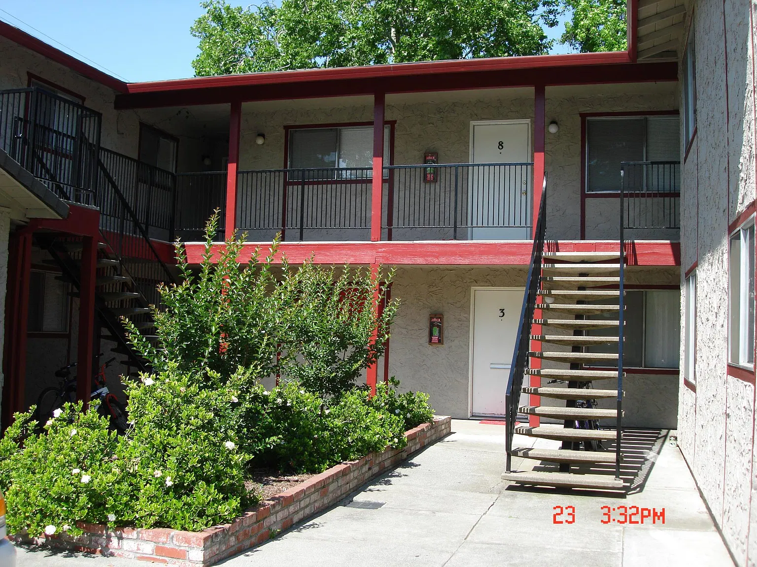 297 E 9th Street — Photo 3