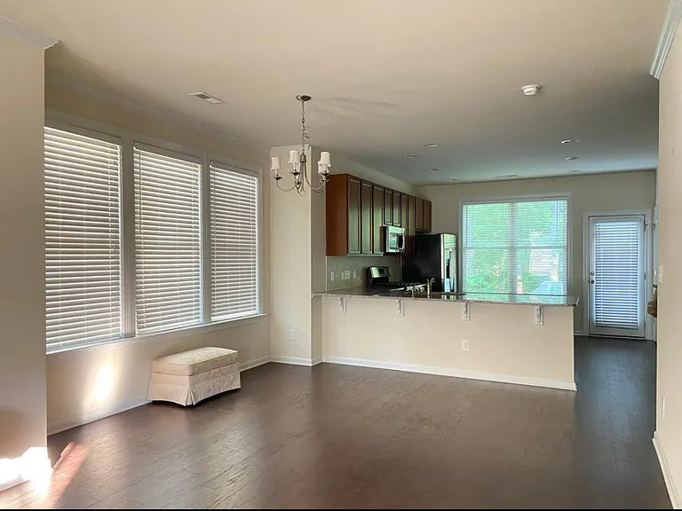 500 Lena Cir — Photo 4