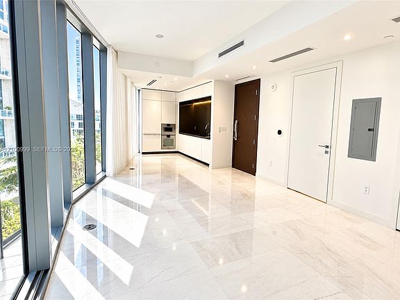 4th image of 300 Biscayne Boulevard Way #506E