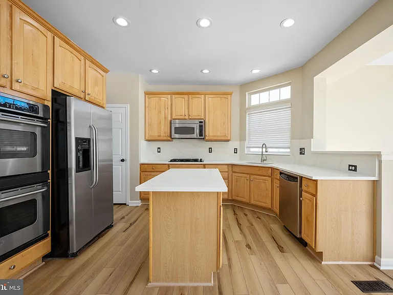 9320 Birch Cliff Dr — Photo 25