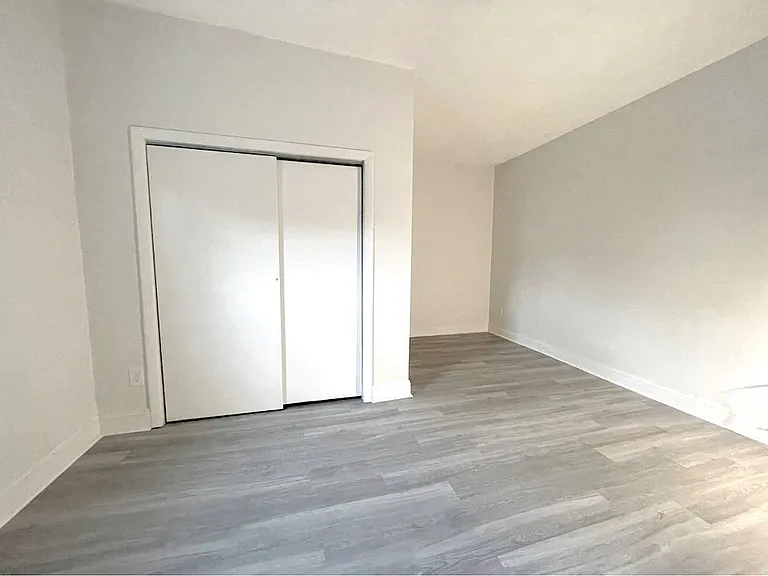 820 E 6th St #3 — Photo 12