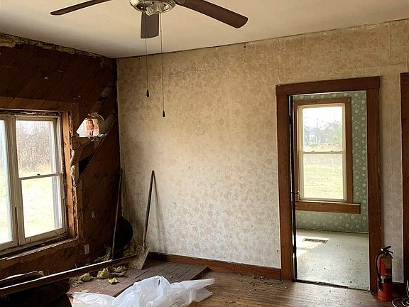 5th image of 1610 County Road 44