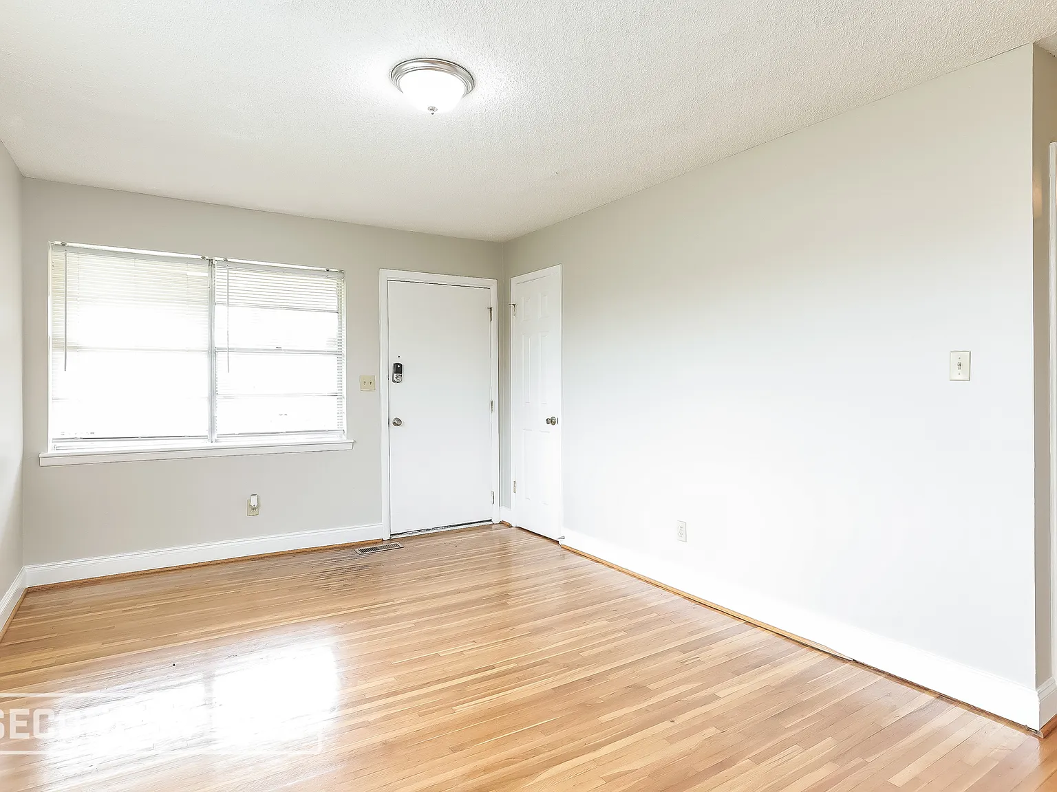 3 bed, 2.0 bath, 1467 sqft, $995 — Photo 3