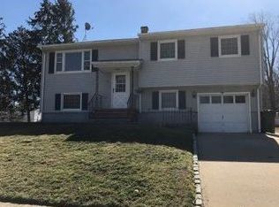 21 Eric Ct, Parlin, NJ 08859