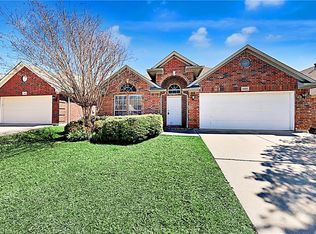 8800 Sunset Trace Dr, Fort Worth, TX 76244