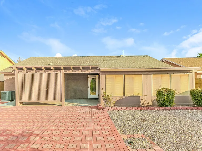 2047 E Brooks St — Photo 16