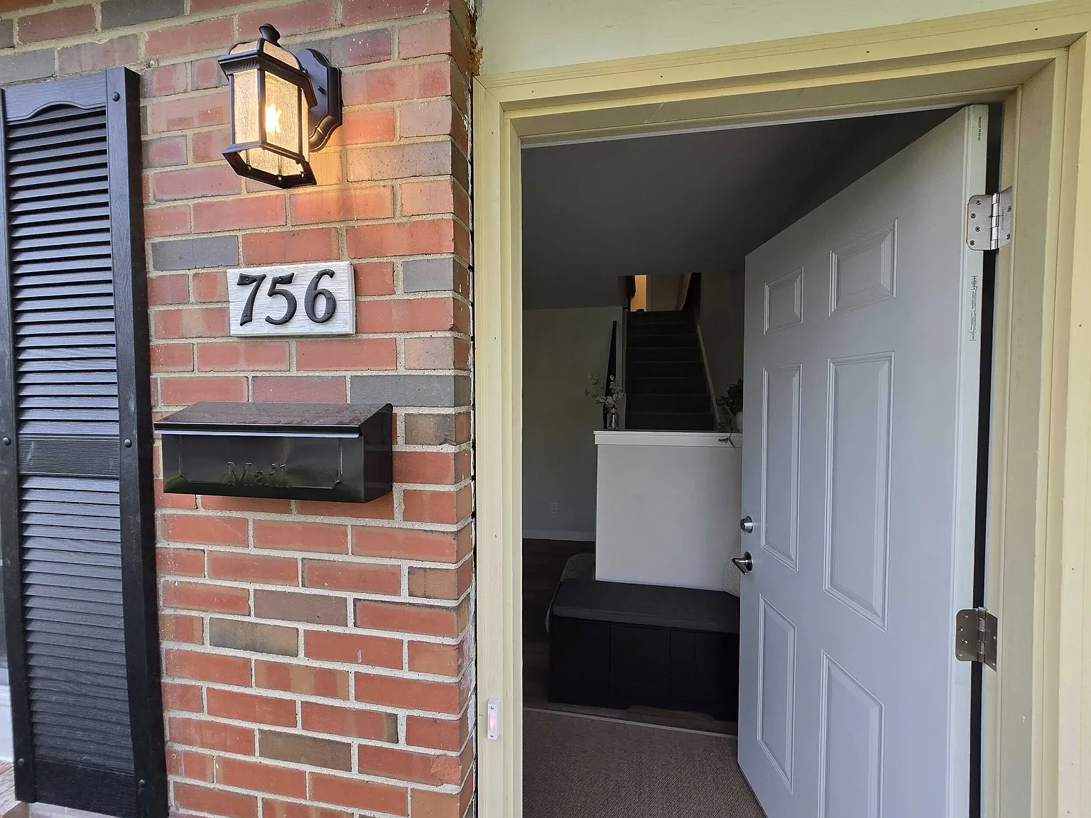 3 bed, 1.5 bath, 1100 sqft, $2,100 — Photo 2