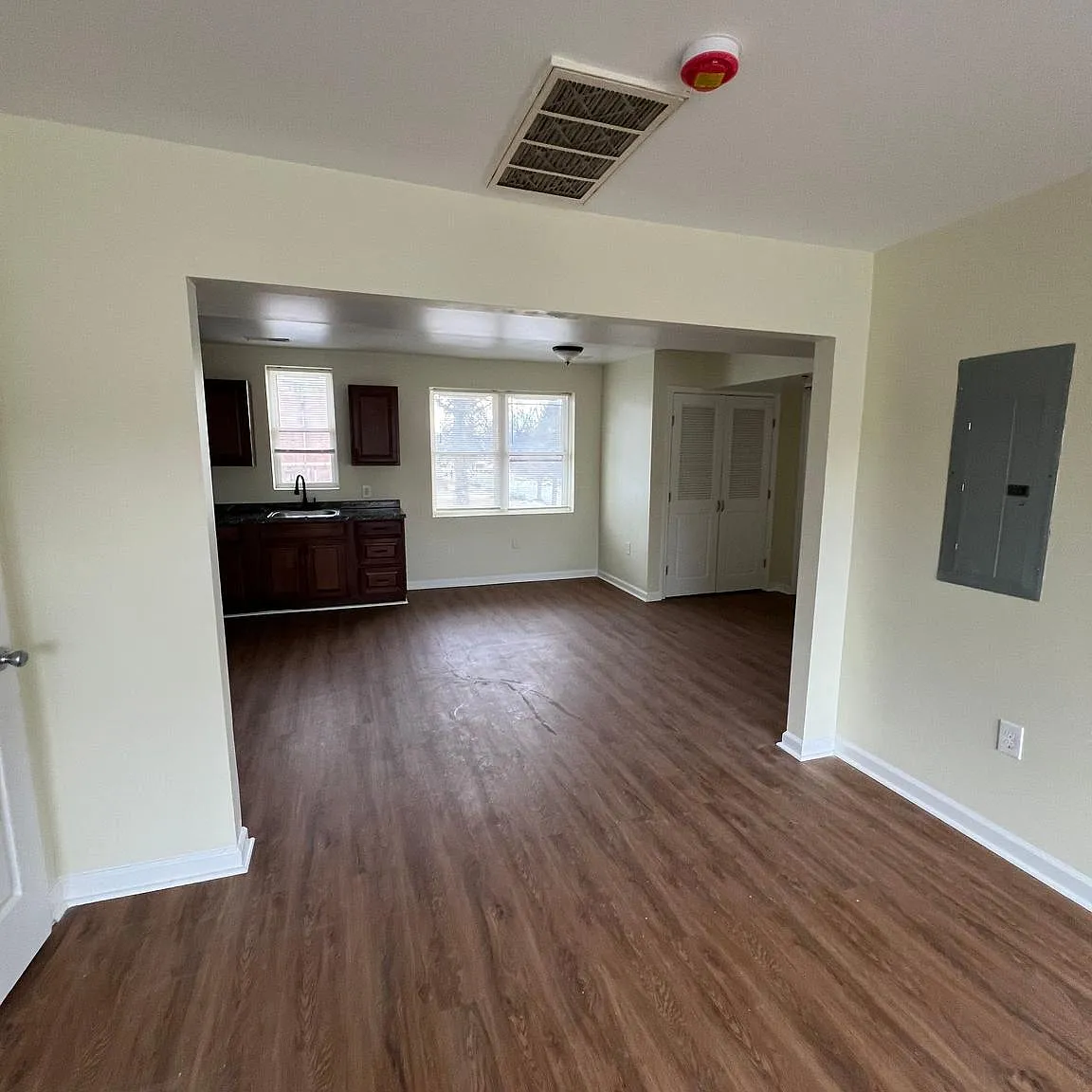 1 bed, 17856 sqft, $1,200 — Photo 1