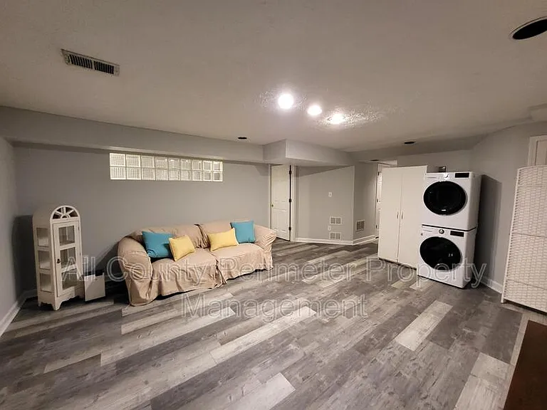 1311 Mile Post Dr — Photo 12
