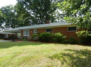 128 Queensbury Rd, Winston Salem, NC 27104