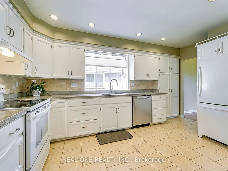 604 Bridle Wood — Photo 14