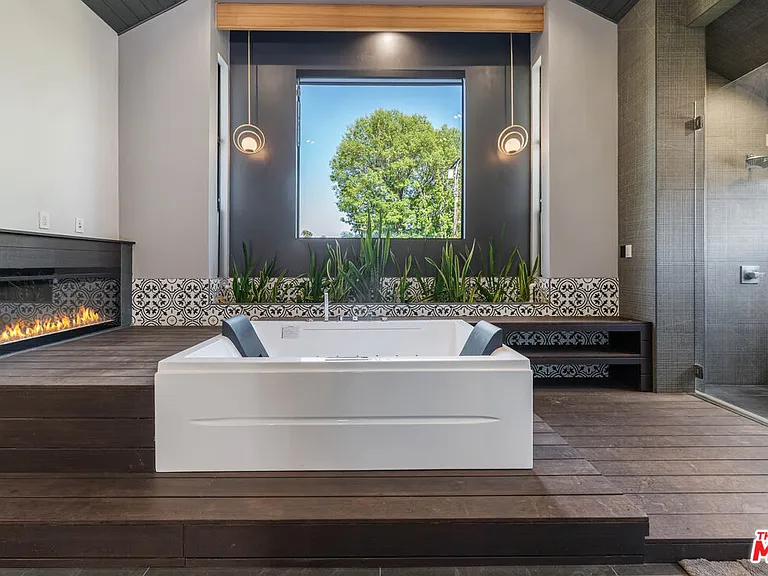 5415 Amestoy Ave — Photo 37