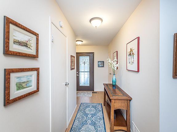4th image of 644 Watersedge Dr