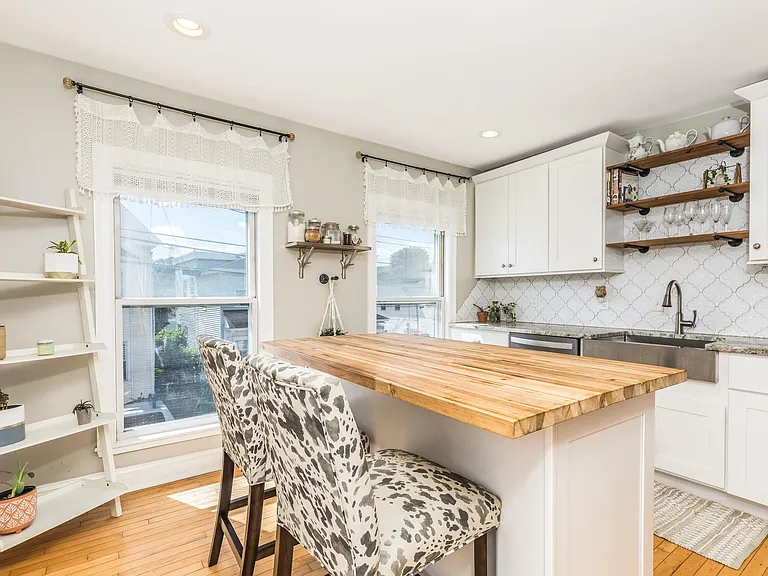 537 Islington St #3 — Photo 8