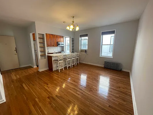 Rented by Metropolis International Realty Inc. | media 7