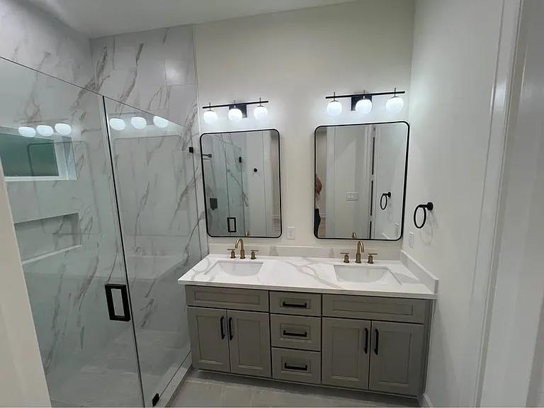Master bedroom bathroom