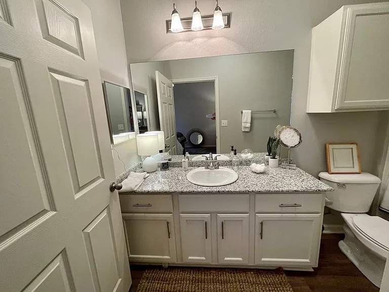 Nelson Pointe Apartment Homes — Photo 15