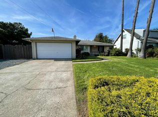 1711 Bowling Green Dr, Sacramento, CA 95815