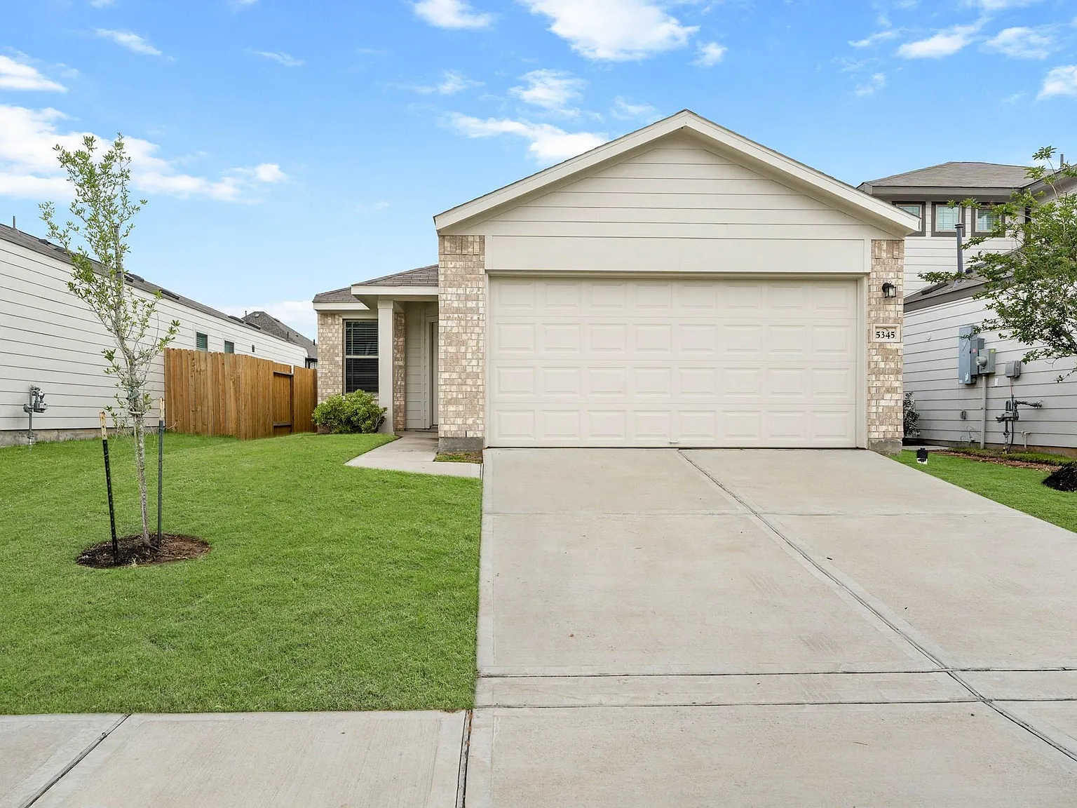 4 bed, 2.0 bath, 1513 sqft, $2,200 — Photo 1
