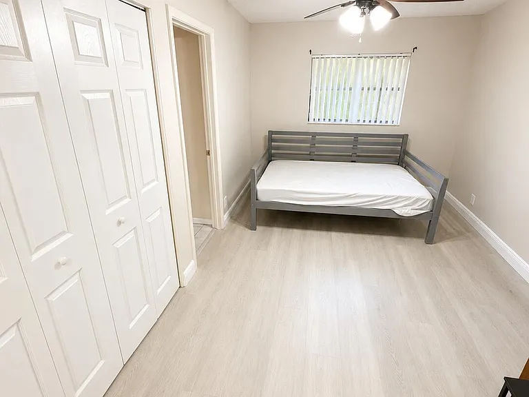 4086 Palm Forest Dr S — Photo 5