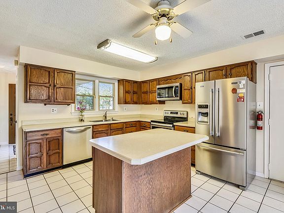 2nd image of 883 Clubhouse Village Vw