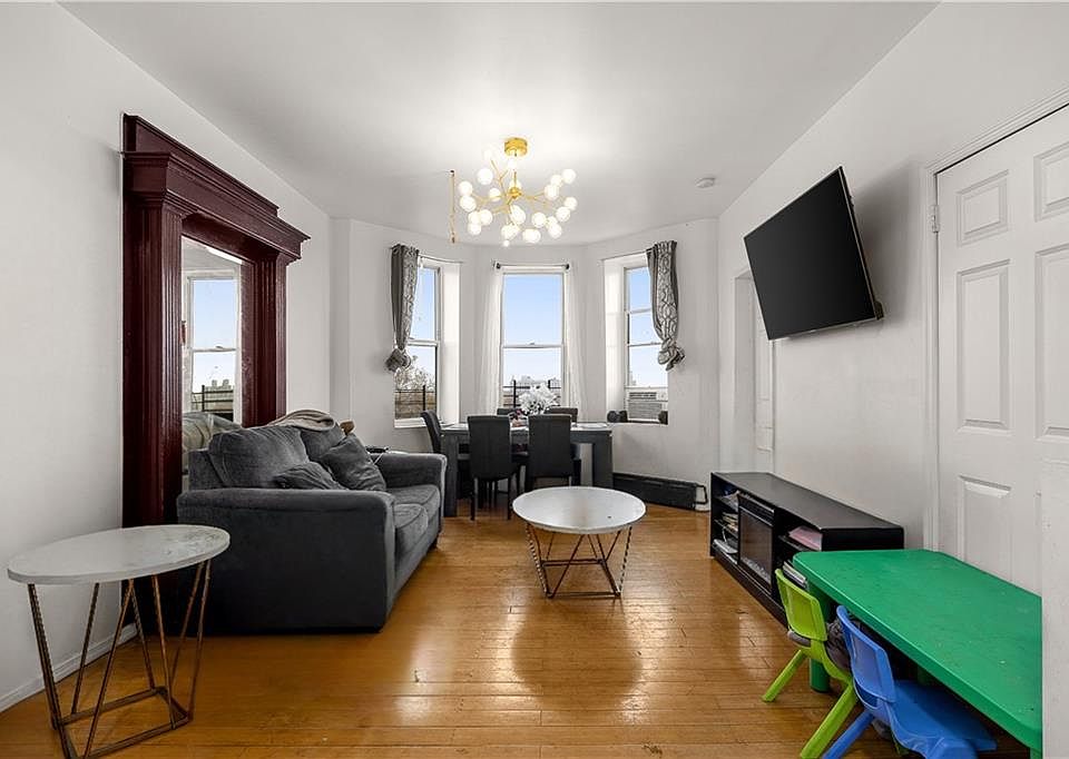 1st image of 133 Sunnyside Ave