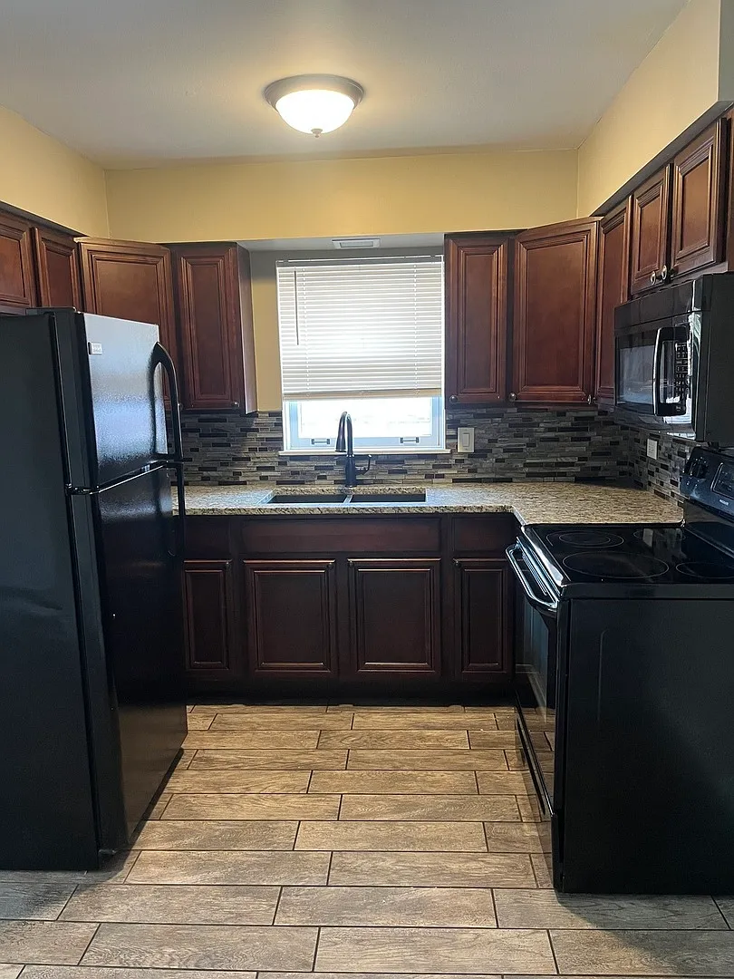 2 bed, $1,650 — Photo 4