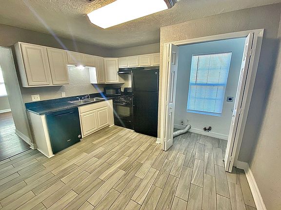 3rd image of 407 N 2 1/2 St