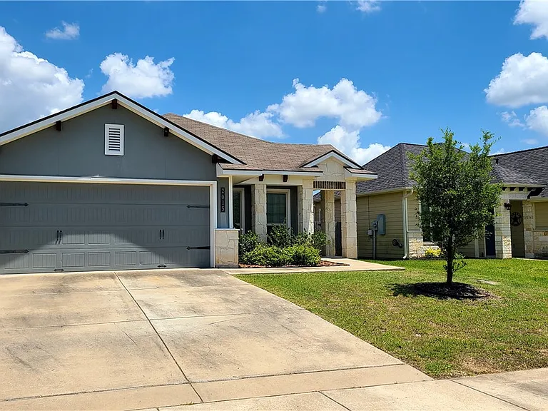 2015 Stubbs Dr — Photo 1