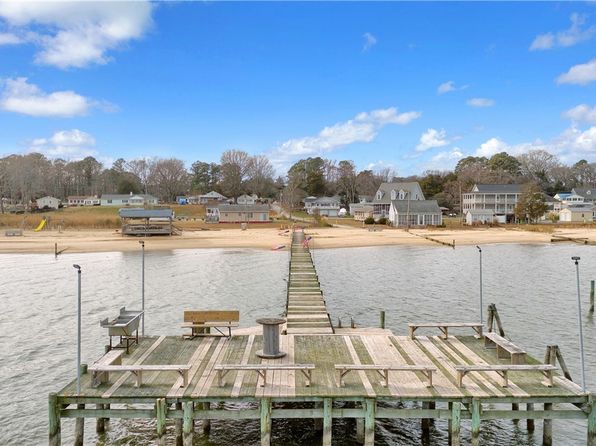 239 Marine Dr, Dunnsville, VA 22454