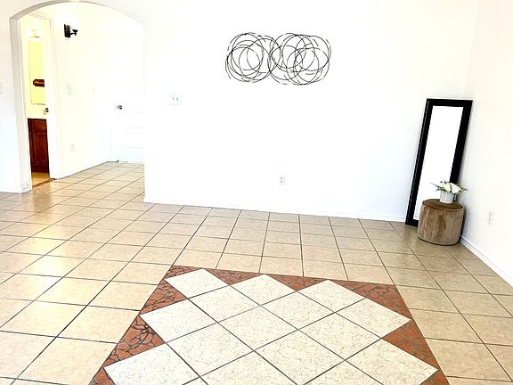 4th image of 339 Singh St #B