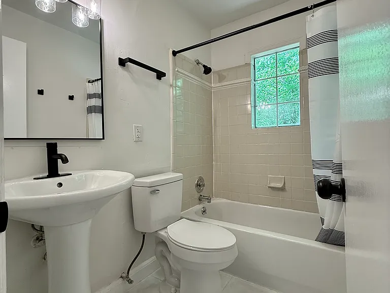 652 Miller St #2 — Photo 8