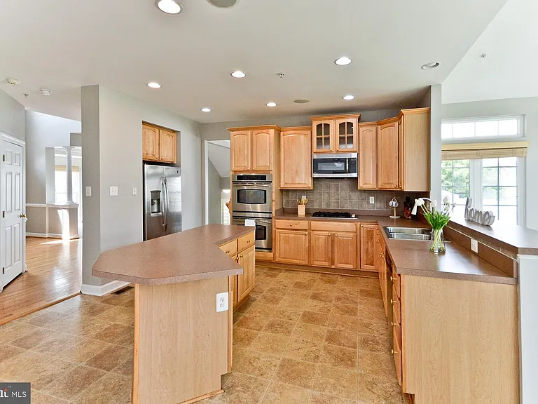 8006 Kingsmill Rd — Photo 15